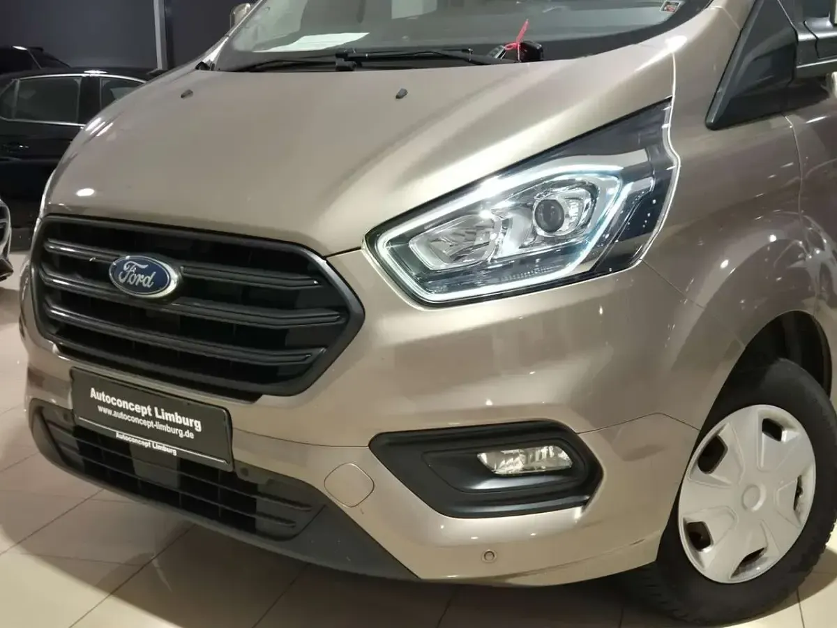 Gebraucht Ford Transit Custom Trend 131 PS (96 kW) 2019 Pyritsilber metallic Van / Kleinbus