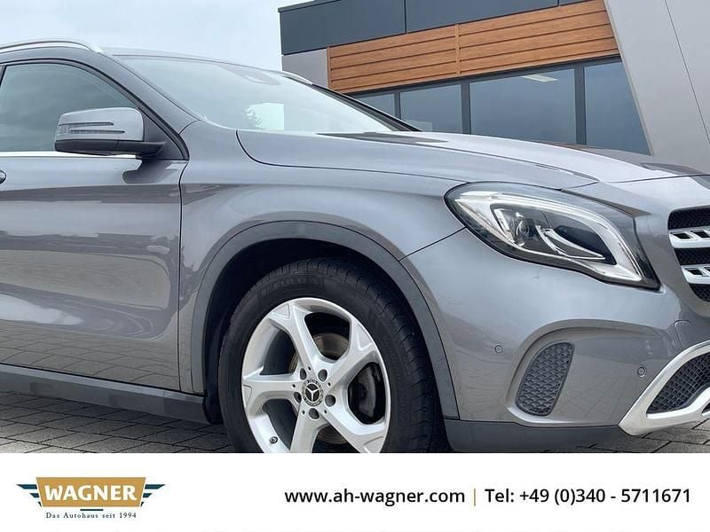 Grau Gebraucht 2018 Mercedes GLA180 SUV | 16.999 € (Guter Preis) - Bild 1/4