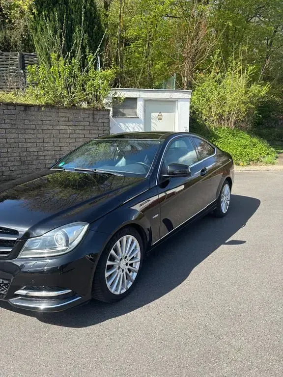 Gebraucht Mercedes C250 204 PS (150 kW) 2011 Schwarz Coupé