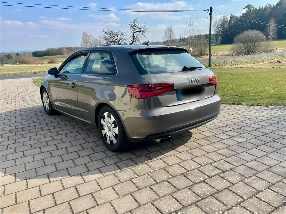 Gebraucht Audi A3 Ambition 140 PS (102 kW) 2014 Grau Limousine
