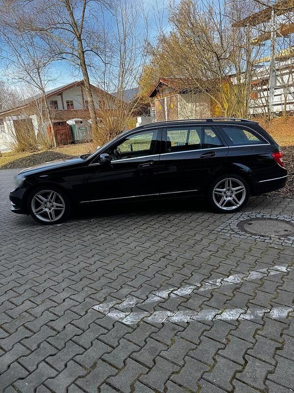 Gebraucht Mercedes 220 125 PS (91 kW) 2014 Schwarz Kombi