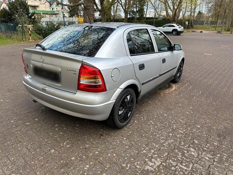 Gebraucht Opel Astra 75 PS (55 kW) 2000 Silber Kleinwagen