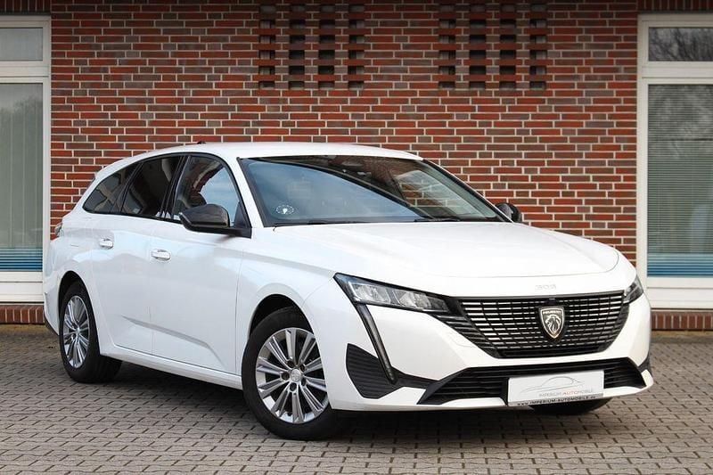 Gebraucht Peugeot 308 SW Allure 131 PS (96 kW) 2022 Weiß Kombi