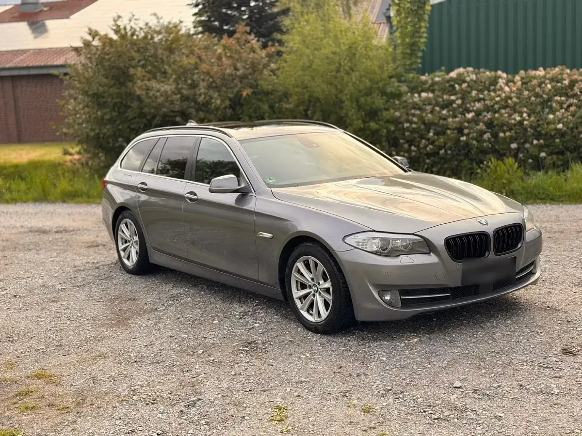 Gebraucht BMW 530 245 PS (180 kW) 2010 Grau Kombi