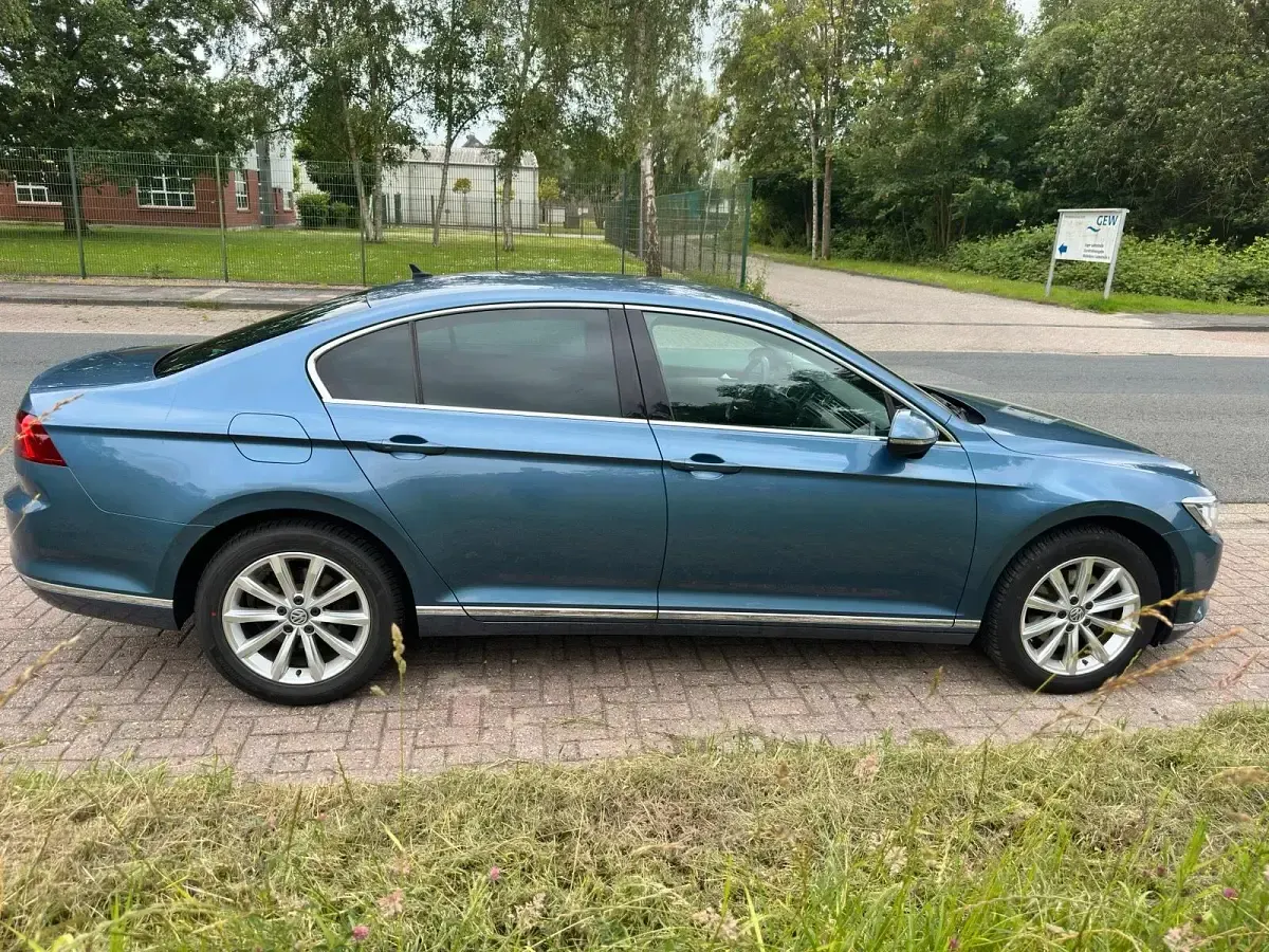 Gebraucht VW Passat Highline 150 PS (110 kW) 2015 Blau Limousine