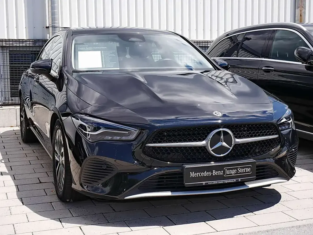 Gebraucht Mercedes CLA200 150 PS (110 kW) 2024 Kosmosschwarz Coupé