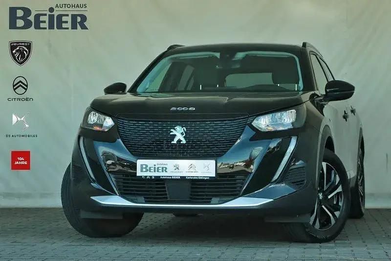 Schwarz (onyxschwarz metallic) Gebraucht 2021 Peugeot e-2008 Allure SUV | 16.680 € (Guter Preis) - Bild 1/4