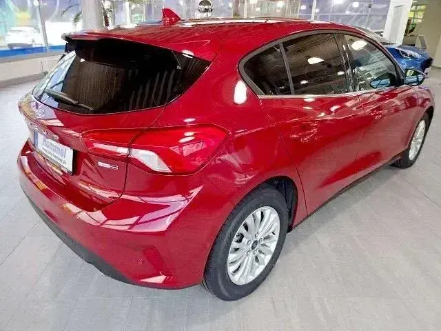 Brugt Ford Focus Titanium 125 HK (91 kW) 2022 Rød Sedan
