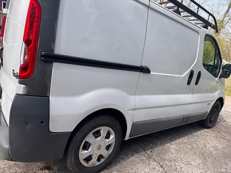 Gebraucht Renault Trafic 110 PS (80 kW) 2013 Weiß Van / Kleinbus