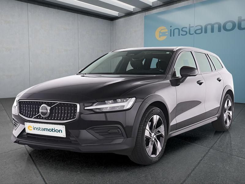 Grau Gebraucht 2023 Volvo V60 CC Kombi | 39.449 € (Fairer Preis) - Bild 1/4