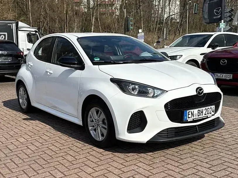 Neu Mazda 2 Center-Line 116 PS (85 kW) 2025 Weiß Kleinwagen