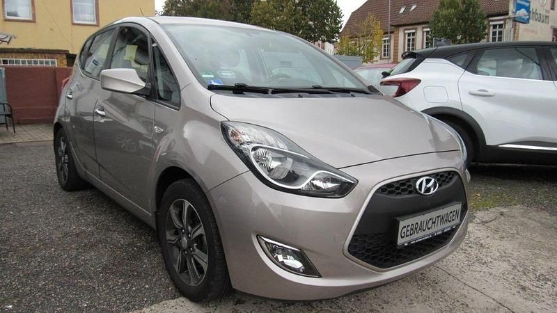 Gebraucht Hyundai i20 Space Plus 125 PS (91 kW) 2018 Beige Van / Kleinbus