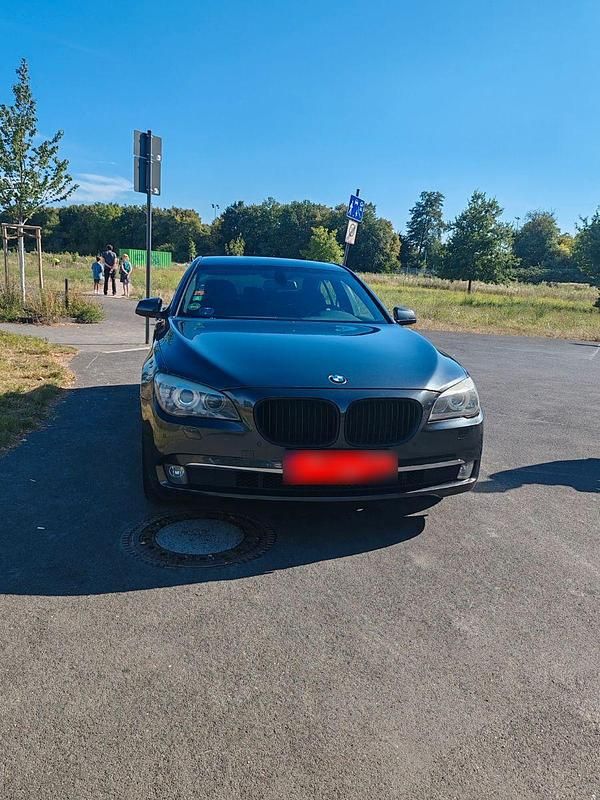 Gebraucht BMW 730 245 PS (180 kW) 2009 Grau Limousine