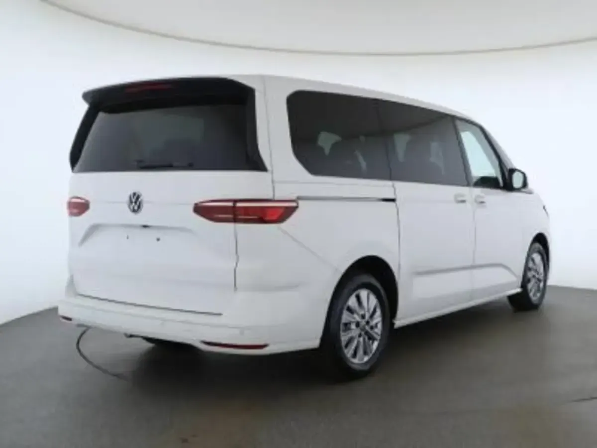 Gebraucht VW Multivan Basis 150 PS (110 kW) 2025 Van / Kleinbus