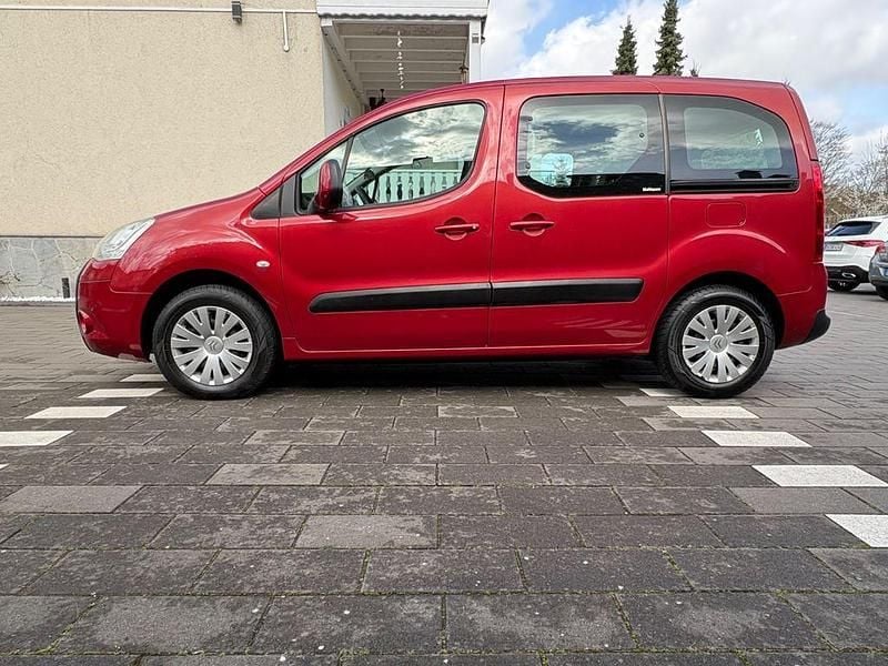 Gebraucht Citroën Berlingo 98 PS (72 kW) 2011 Rot Van / Kleinbus