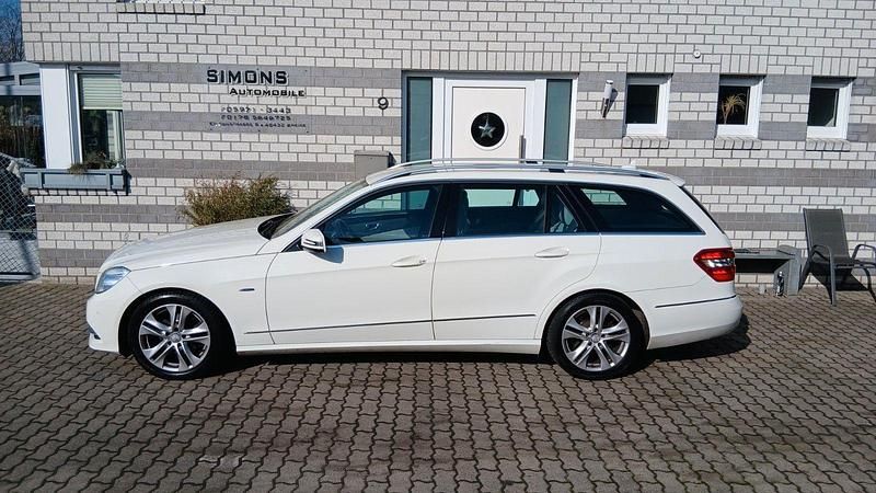 Gebraucht Mercedes E220 170 PS (125 kW) 2012 Weiß Kombi