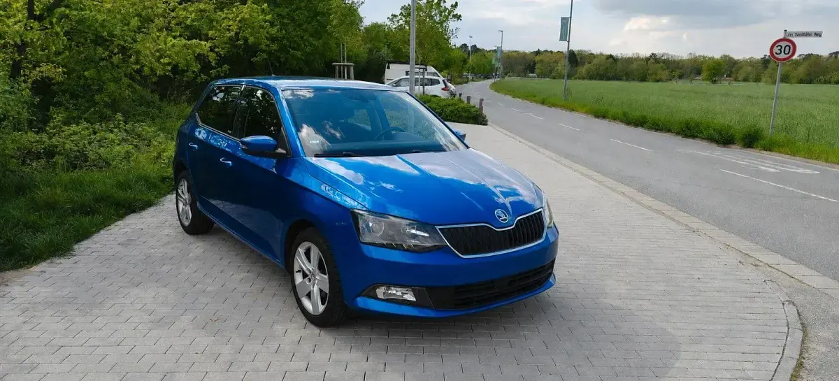 Gebraucht Skoda Fabia Joy 60 PS (44 kW) 2016 Blau Kleinwagen