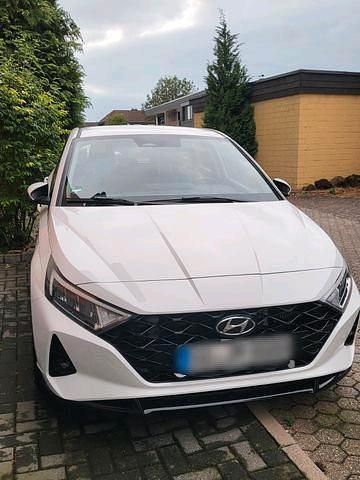 Weiß Gebraucht 2021 Hyundai i20 Intro Edition Kleinwagen | 13.500 € (Guter Preis) - Bild 1/4