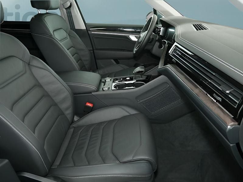 Gebraucht VW Touareg 231 PS (169 kW) 2025 Grau SUV