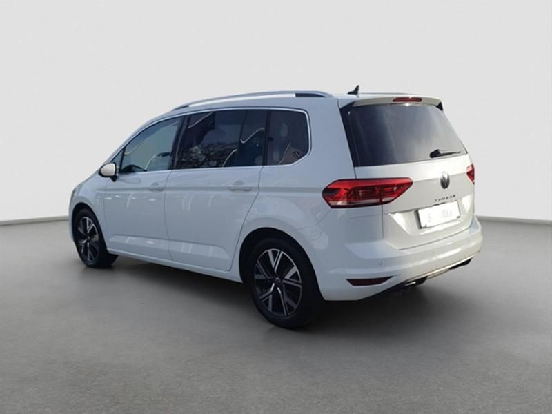 Gebraucht VW Touran Highline 150 PS (110 kW) 2023 Weiß (pure white) Van / Kleinbus