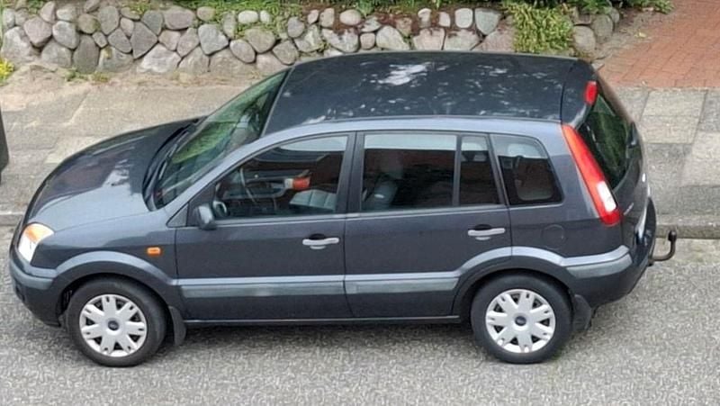 Grau Gebraucht 2006 Ford Fusion Fun X Limousine | 1.200 € (Superpreis) - Bild 1/4