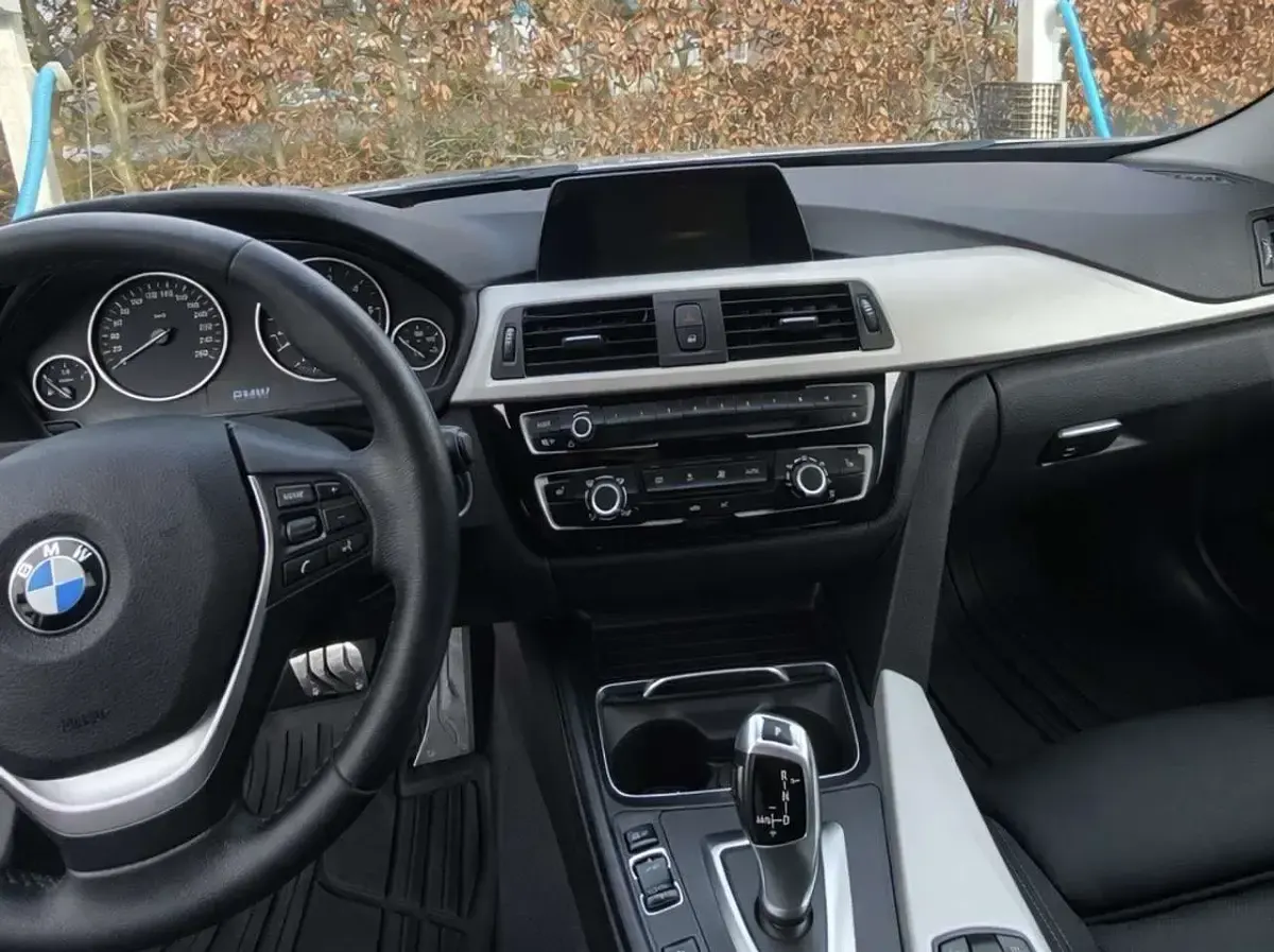 Gebraucht BMW 318 150 PS (110 kW) 2017 Kombi