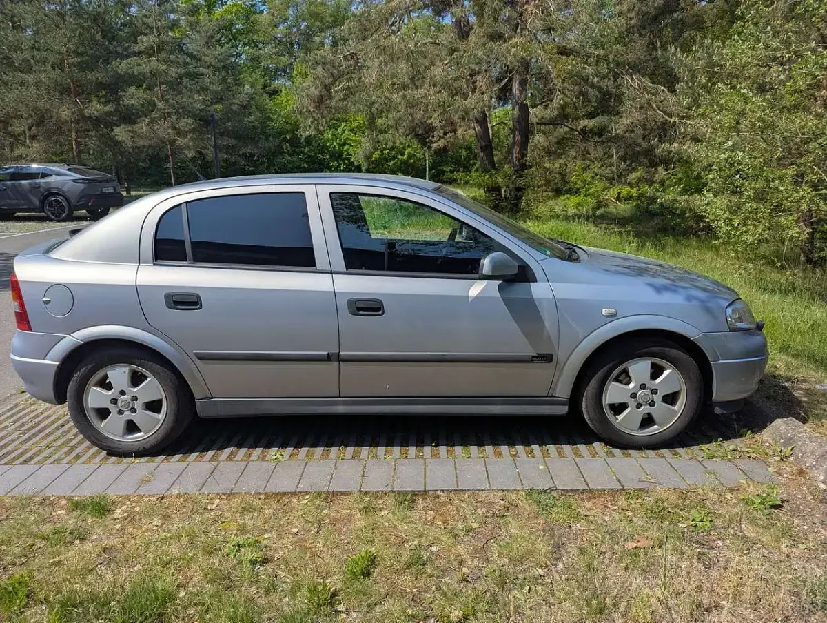 Używany Opel Astra Elegance 147 KM (108 kW) 2002 Sedan/Limuzyna