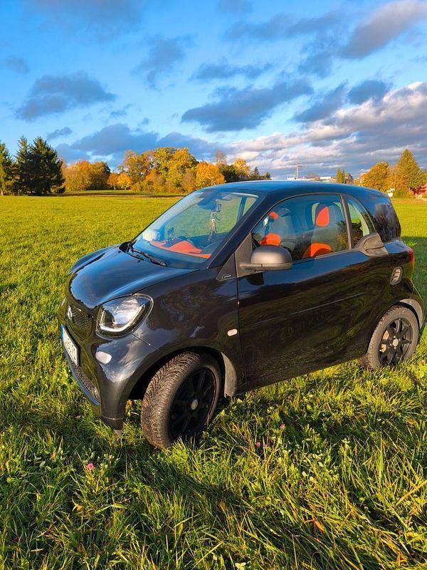 Schwarz Gebraucht 2016 Smart ForTwo Coupé Cabrio | 8.900 € (Fairer Preis) - Bild 1/4