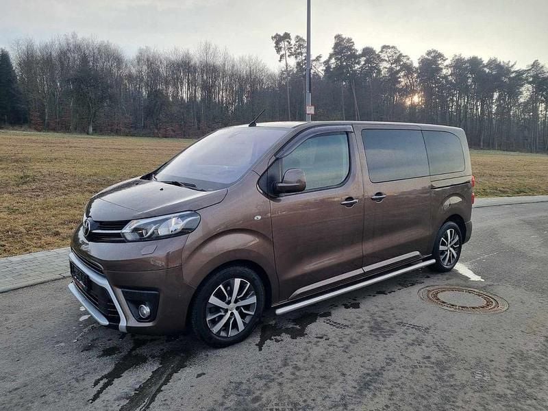 Braun Gebraucht 2017 Toyota Proace Comfort Van / Kleinbus | 18.999 € (Guter Preis) - Bild 1/4