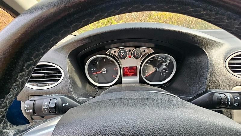 Gebraucht Ford Focus 120 PS (88 kW) 2009 Blau Kombi