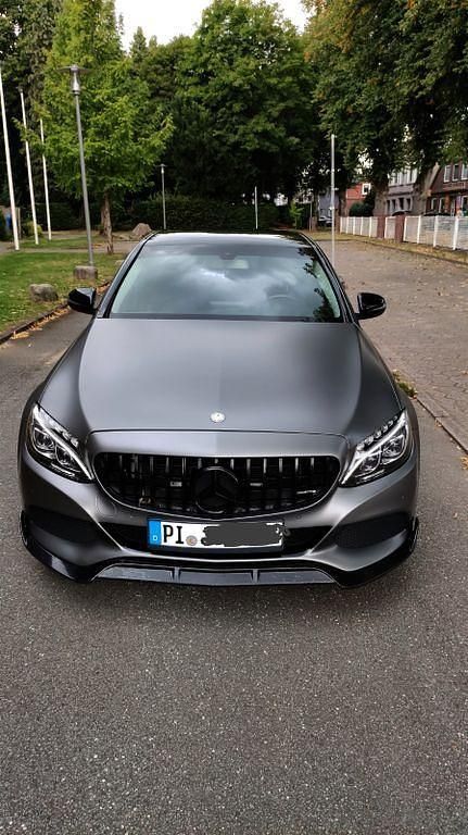 Schwarz Gebraucht 2016 Mercedes C200 AMG line Limousine | 15.000 € (Fairer Preis) - Bild 1/4