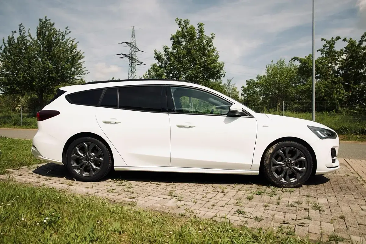 Gebraucht Ford Focus ST-Line X 155 PS (114 kW) 2022 Weiß Kombi