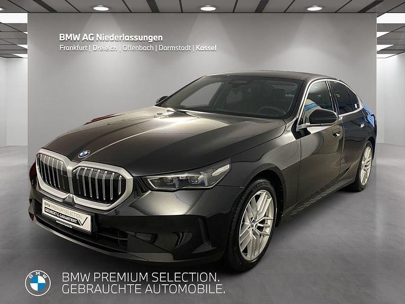Gebraucht 2024 BMW 520 Comfort Edition Limousine | 53.470 € (Fairer Preis) - Bild 1/4