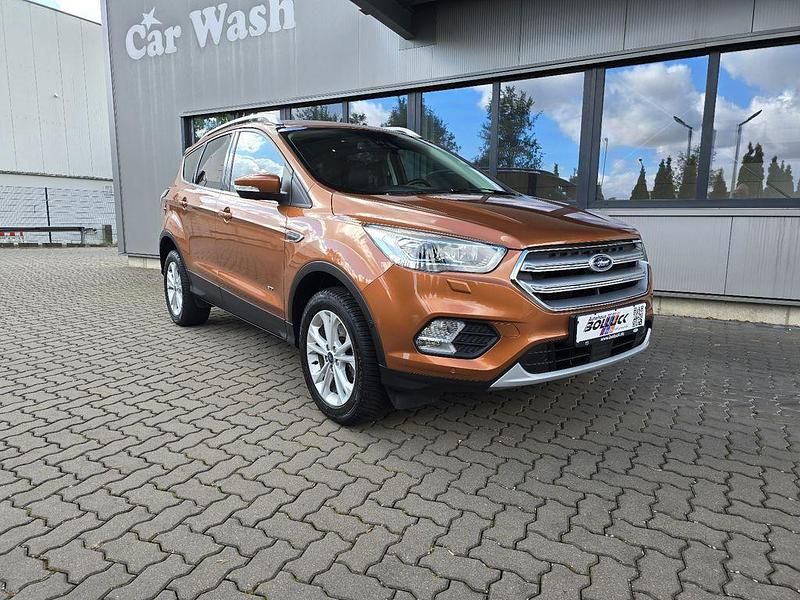 Gebraucht Ford Kuga Titanium 175 PS (128 kW) 2018 Braun SUV