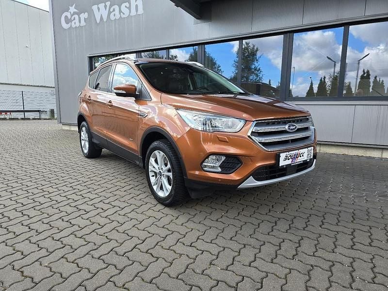 Braun Gebraucht 2018 Ford Kuga Titanium SUV | 16.890 € (Fairer Preis) - Bild 1/4
