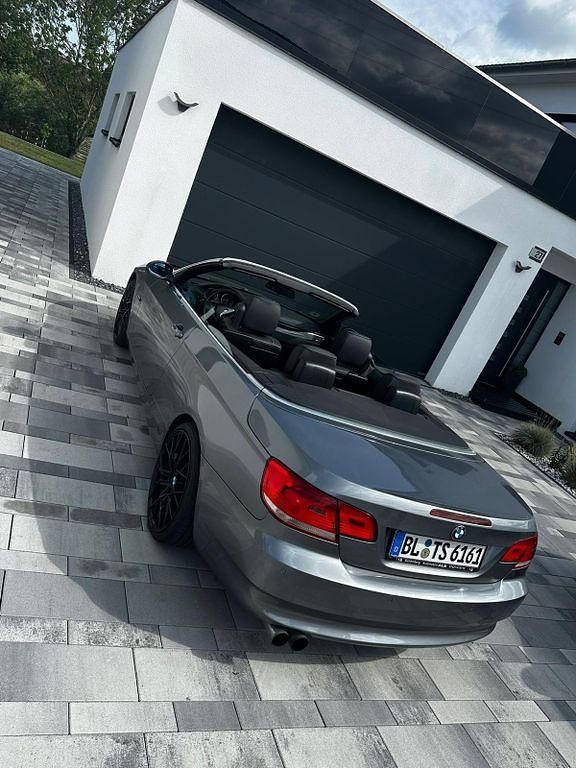 Grau Gebraucht 2007 BMW 320 Cabriolet Cabrio | 10.900 € (Fairer Preis) - Bild 1/4