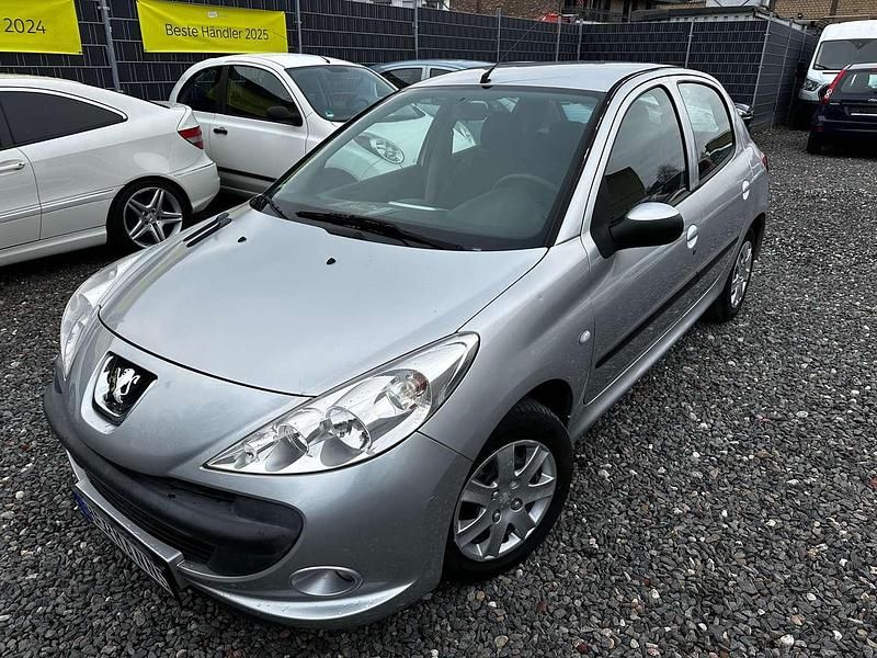 Gebraucht Peugeot 206 75 PS (55 kW) 2010 Aluminiumgrau/metallic Kleinwagen