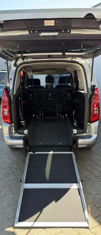 Używany Opel Combo 131 KM (96 kW) 2022 Szary Minivan