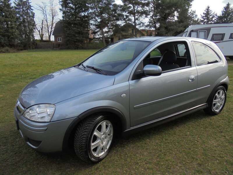 Grau Gebraucht 2006 Opel Corsa Sport Limousine | 2.489 € (Fairer Preis) - Bild 1/4