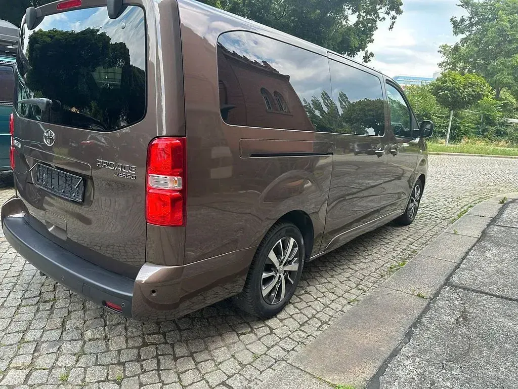 Gebraucht Toyota Proace 177 PS (130 kW) 2018 Braun Van / Kleinbus