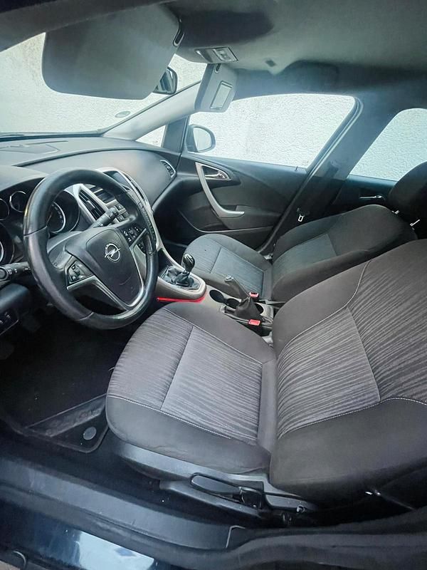 Gebraucht Opel Astra 125 PS (91 kW) 2011 Schwarz Limousine