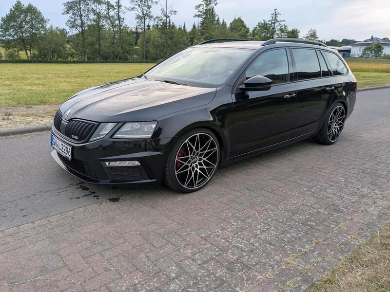 Schwarz Gebraucht 2016 Skoda Octavia RS Kombi | 21.500 € - Bild 1/4