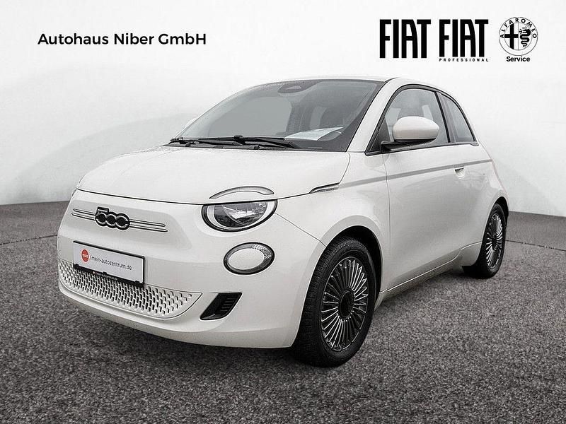 Weiß Gebraucht 2023 Fiat 500e Basis Kleinwagen | 20.299 € (Guter Preis) - Bild 1/4
