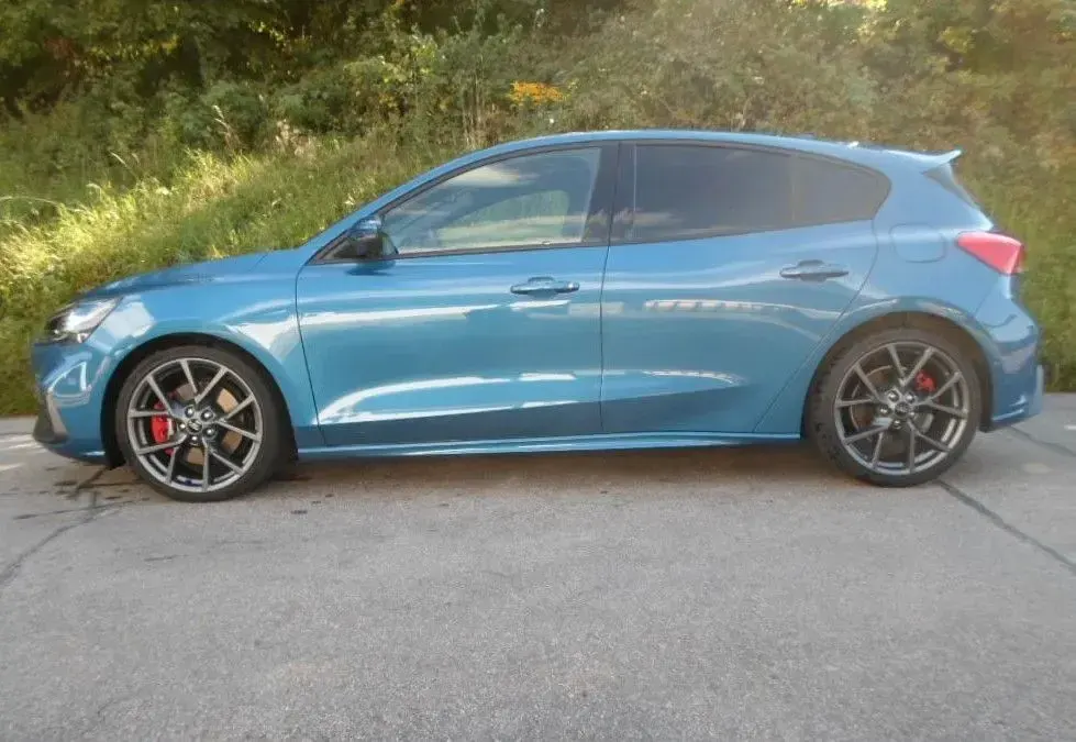 Używany Ford Focus ST 280 KM (205 kW) 2021 Niebieski Sedan/Limuzyna