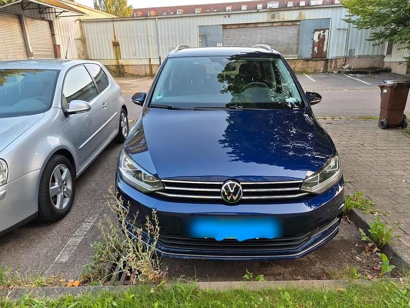 Blau Gebraucht 2023 VW Touran Move Van / Kleinbus | 29.999 € (Guter Preis) - Bild 1/4