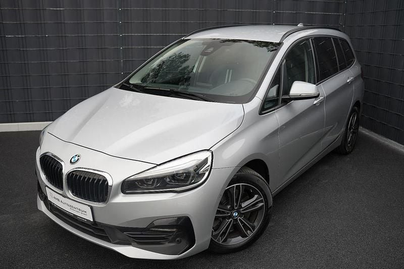 Gebraucht BMW 218 Gran Tourer Sport Line 150 PS (110 kW) 2021 Silber Van / Kleinbus