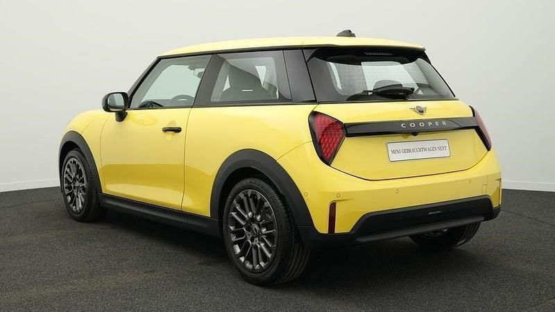 Second-hand Mini Cooper Classic 156 CP (114 kW) 2024 Galben Hatchback