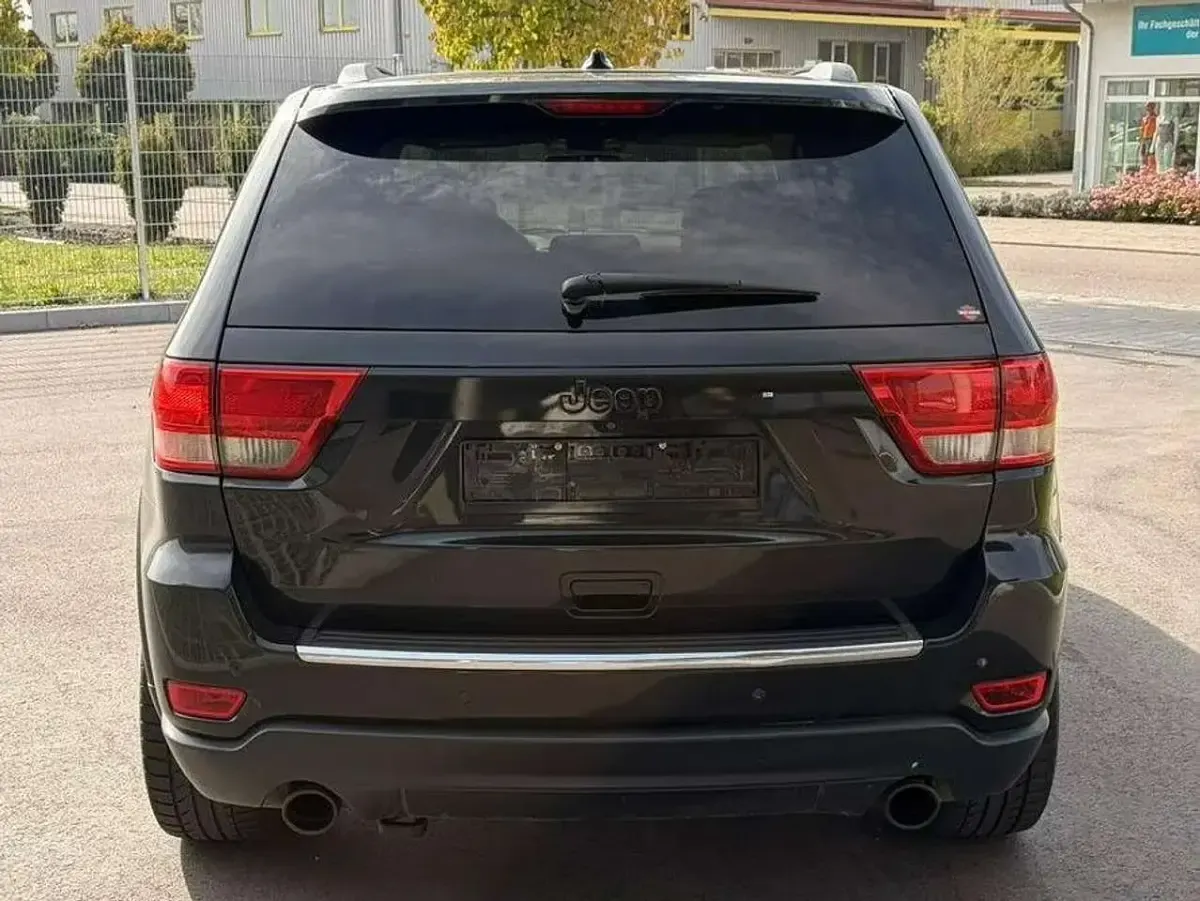 Gebraucht Jeep Grand Cherokee Overland 271 PS (199 kW) 2011 Brilliant black crystal pearl SUV
