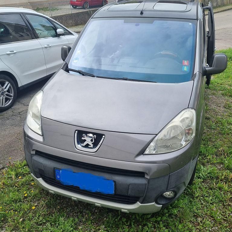 Grau Gebraucht 2009 Peugeot Partner Tepee Family Van / Kleinbus | 2.900 € (Fairer Preis) - Bild 1/4