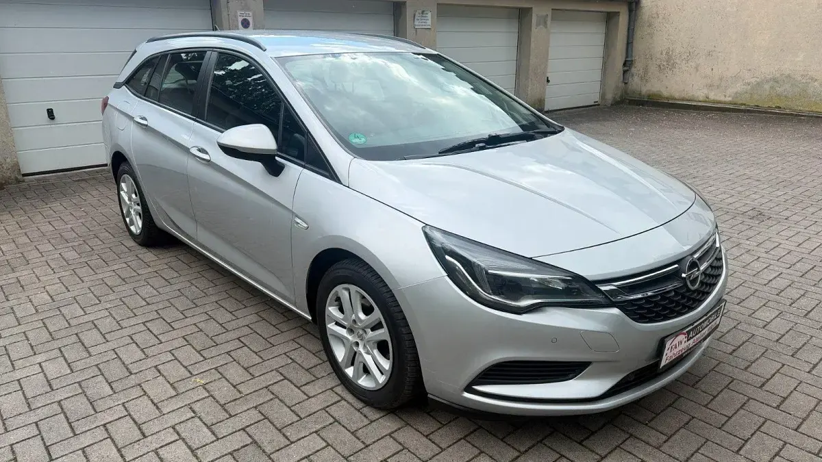 Gebraucht Opel Astra Edition 101 PS (74 kW) 2017 Silber Kombi